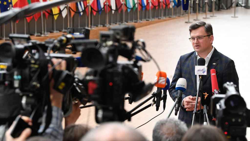 El ministro de Exteriores de Ucrania, Dmytro Kuleba, ha asistido a la reunión de este lunes en Bruselas