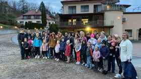 Niños y niñas ucranianas, en Polonia donde se hospedaron hasta llegar a a España en una evacuación de la ONG Infancia de Nad.