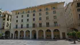 La fachada de la Audiencia provincial de Alicante.