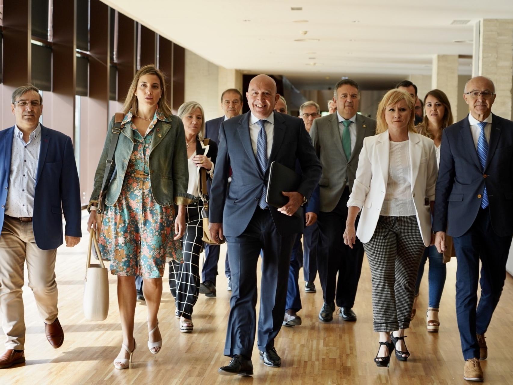 El consejero de la Presidencia, Jesús Julio Carnero, a su llegada a su comparecencia en las Cortes, este lunes.