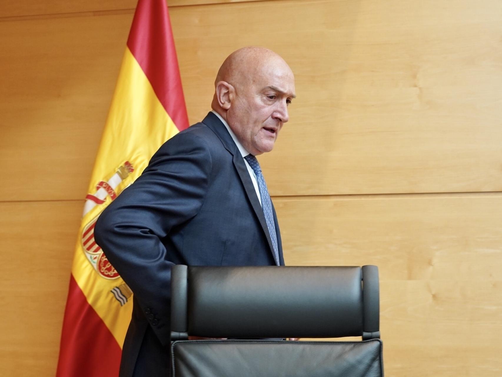 El consejero de la Presidencia, Jesús Julio Carnero, durante su comparecencia en las Cortes, este lunes.