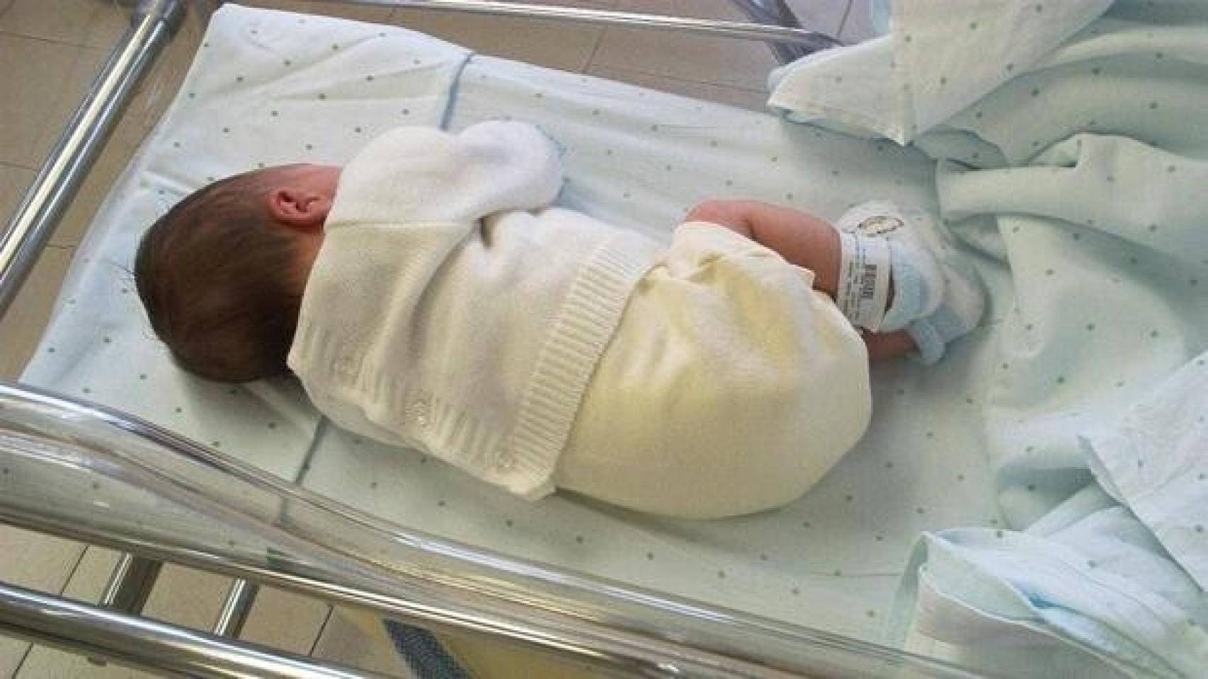 Bebé Recién Nacido En El Hospital Imagen de archivo - Imagen de