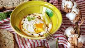 Huevos a la turca, el nuevo desayuno de moda con yogur y picante