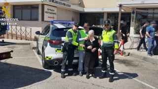 La Guardia Civil, ángel de la guarda de una mujer de 95 años en la A-4 en Toledo