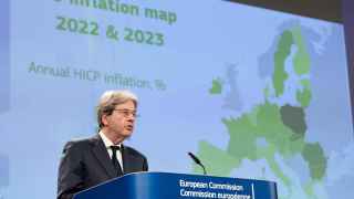 Bruselas avisa de que la alta deuda y el paro amenazan la recuperación en España