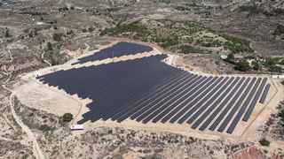 Así es la innovadora planta solar de Novelda: de inversión japonesa y con paneles por las dos caras