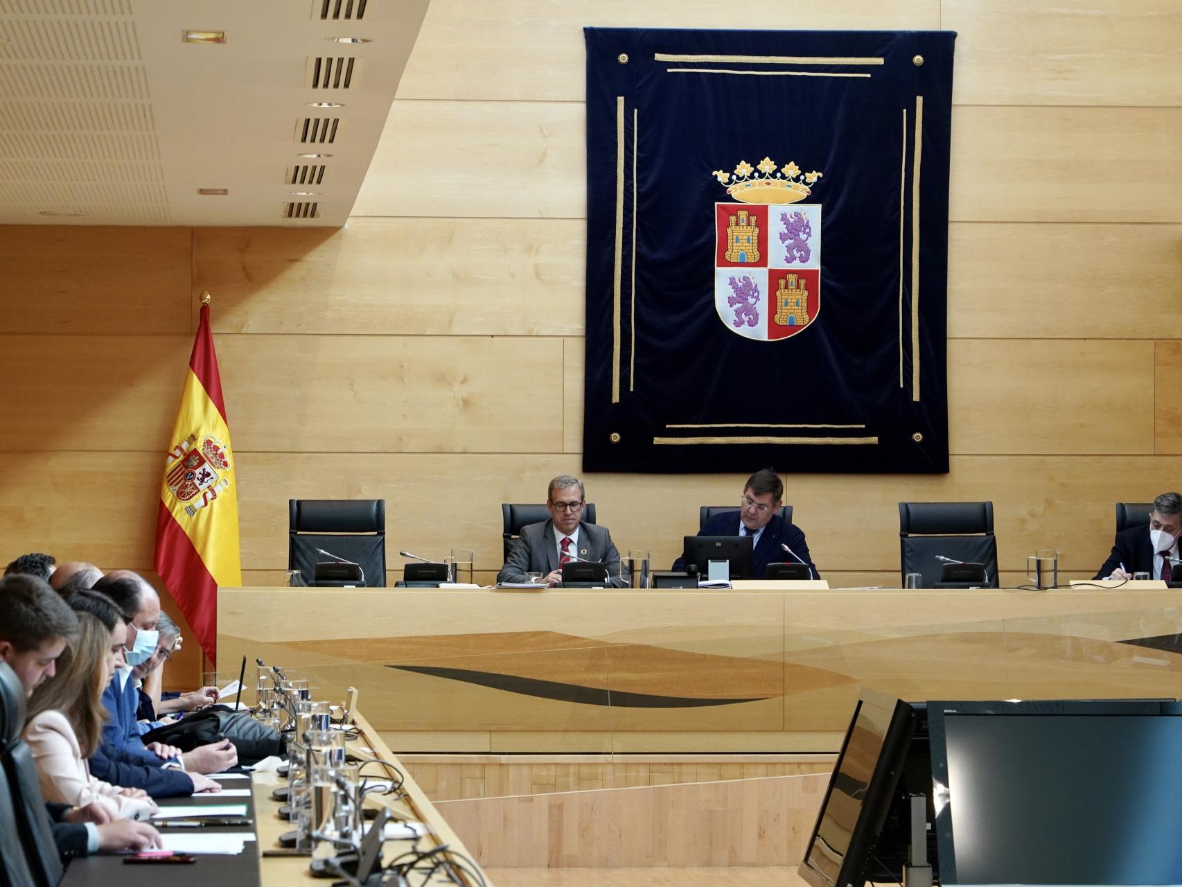 El consejero de Industria, Mariano Veganzones, durante la presentación de su programa de legislatura, este martes en las Cortes.