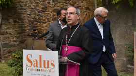 El obispo de Zamora, Fernando Varela, en la inauguración oficial de la exposición SALUS en Alcañices