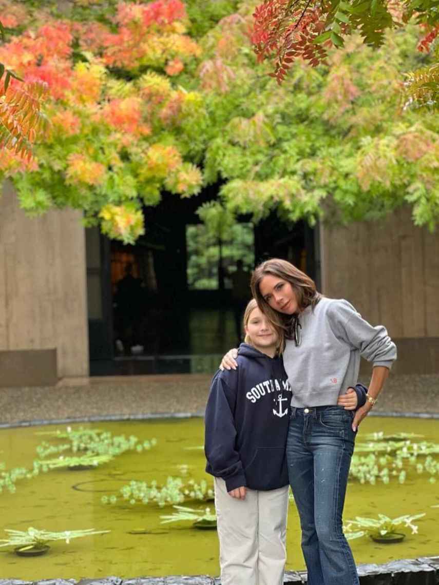 Victoria Bekcham junto a su hija pequeña, Harper Seven, en una fotografía de Instagram.
