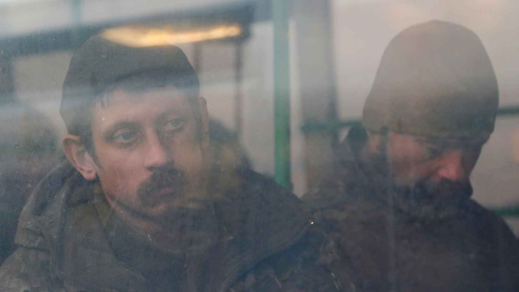 Ucrania asegura que el acuerdo de evacuación incluía un canje de prisioneros que llevaría a los soldados de la acería a territorio controlado por las fuerzas ucranianas. Foto Reuters.