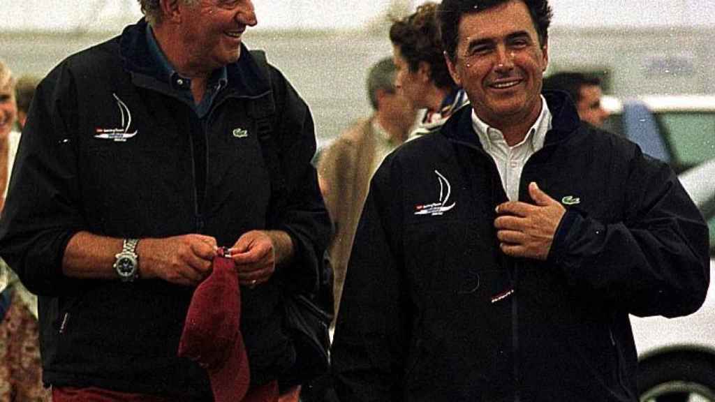 Juan Carlos I y Pedro Campos, en una foto de 2001.