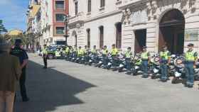 La Guardia Civil presenta su Unidad de Movilidad de la edición femenina de la Vuelta Ciclista a Burgos.