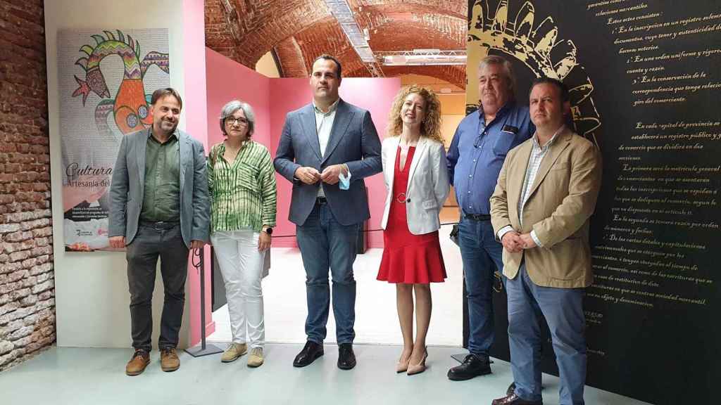 Exposición del bordado serrano en el Museo del Comercio y de la Industria de Salamanca