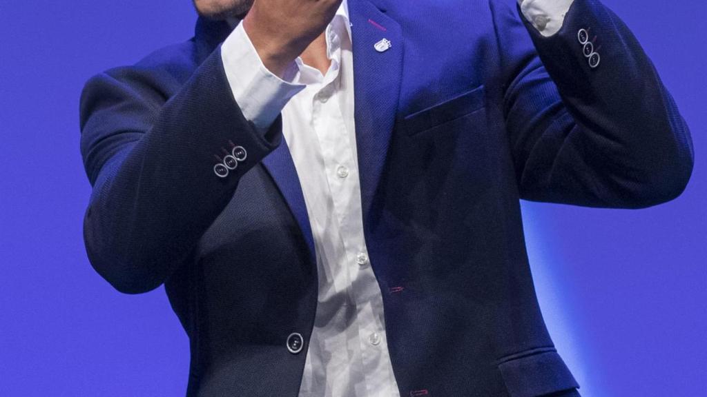 El tenista Carlos Alcaraz tras recibir uno de los premios entregados en la XL Gala del Deporte de la Región de Murcia