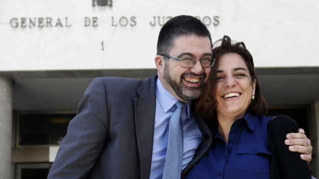 Carlos Sánchez Mato y Celia Mayer, en los Juzgados.