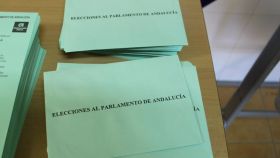 Imagen de papeletas electorales a los comicios andaluces.