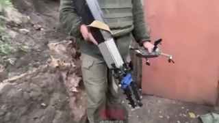 La escopeta casera que ha fabricado un separatista prorruso para derribar los drones de Ucrania