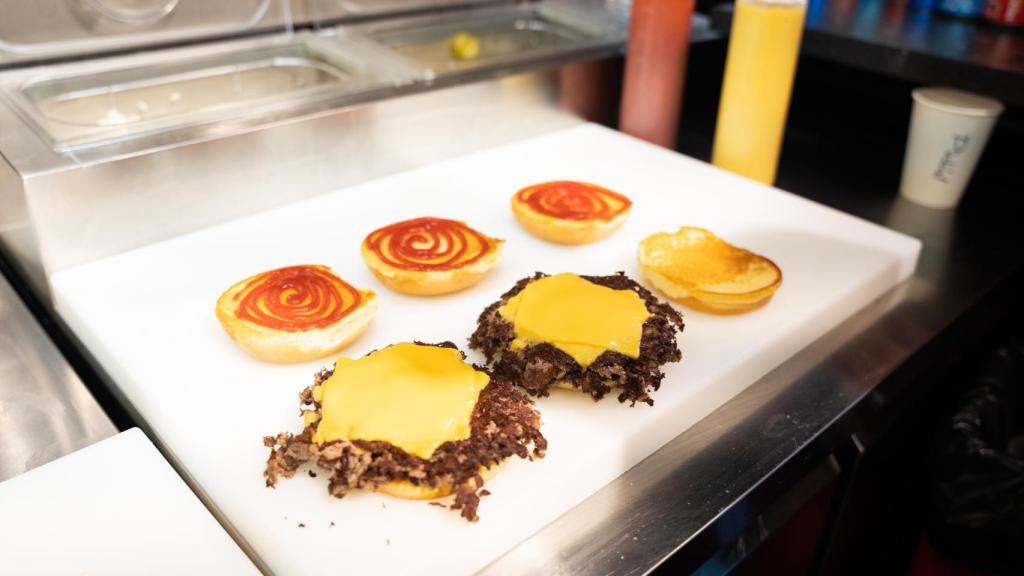 Elaboración de las hamburguesas.