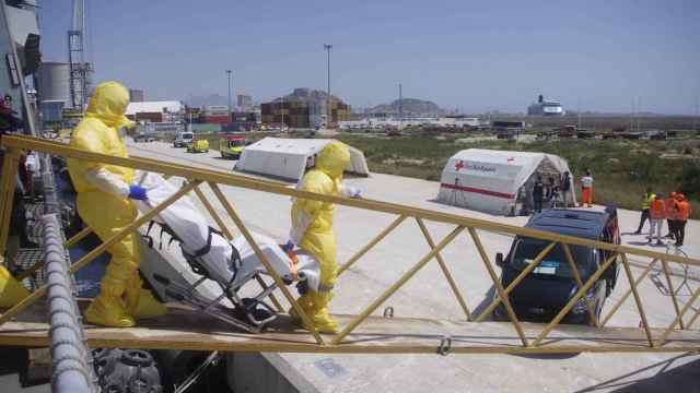 Un momento del simulacro en el Puerto de Alicante este jueves.