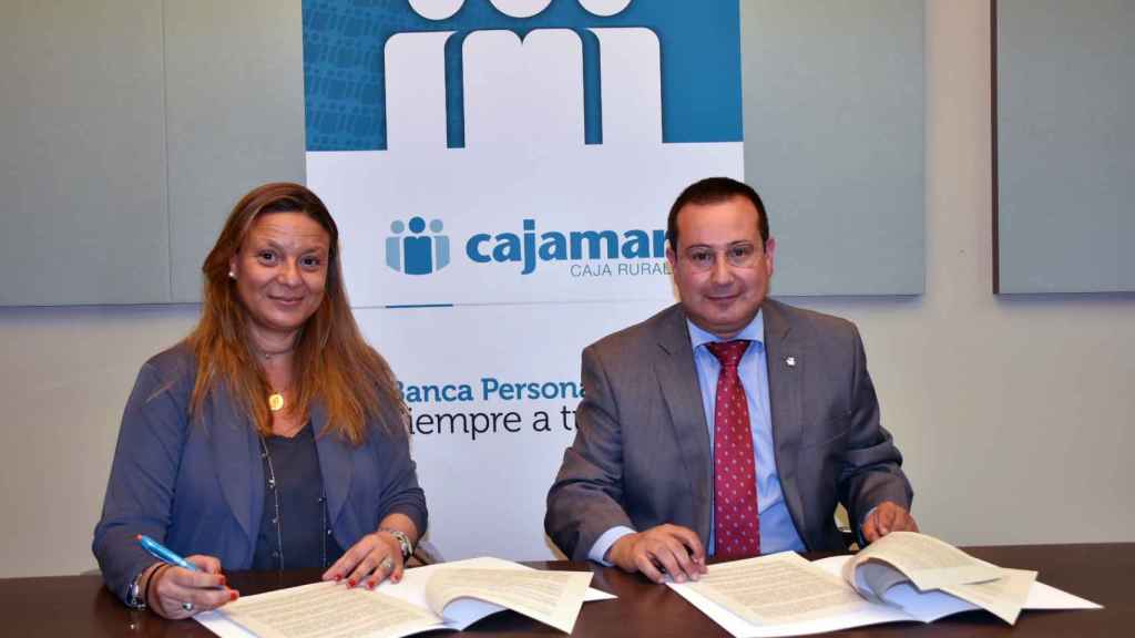 Firma del convenio entre Cajamar y Grupo Fissa