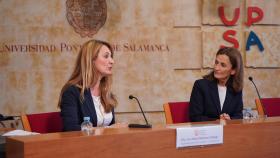 La magistrada-jueza del Juzgado de Familia de Salamanca, Eva María Martínez Gallego, junto a la directora del Instituto de Ciencias de la Familia, Luz María Fernández Mateos