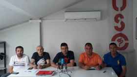 Miembros del comité de empresa de ALSA en Guadalajara durante la rueda de prensa.