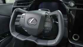 Así es el volante 'joke' de Lexus que se incorpora en el coche eléctrico RZ.