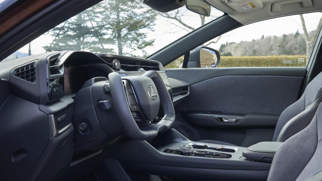 Así es el volante de Lexus en el RZ.