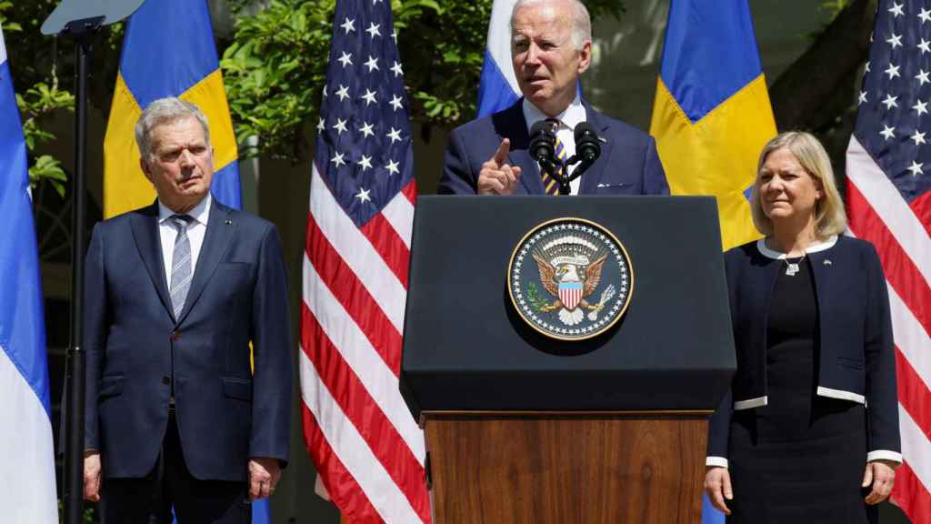 Biden junto al presidente finlandés y la primera ministra sueca, el pasado 19 de mayo en la Casa Blanca.
