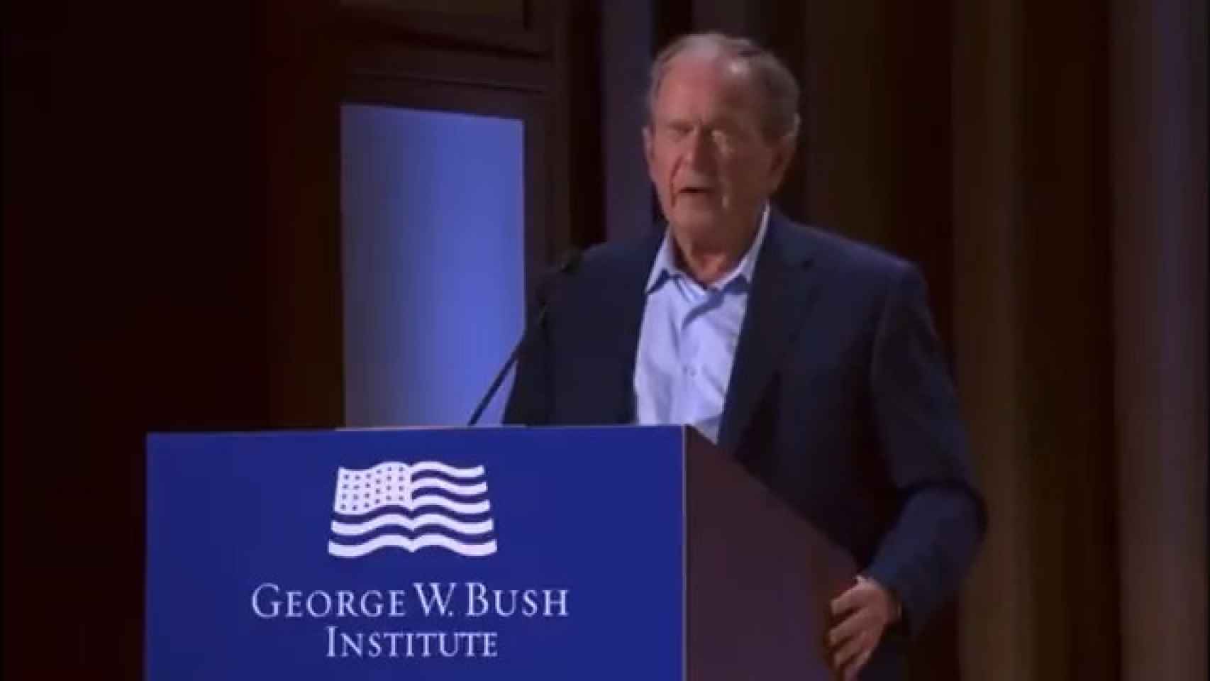 El lapsus de George W. Bush: "La invasión brutal e injustificada de Irak... quiero decir de Ucrania" thumbnail