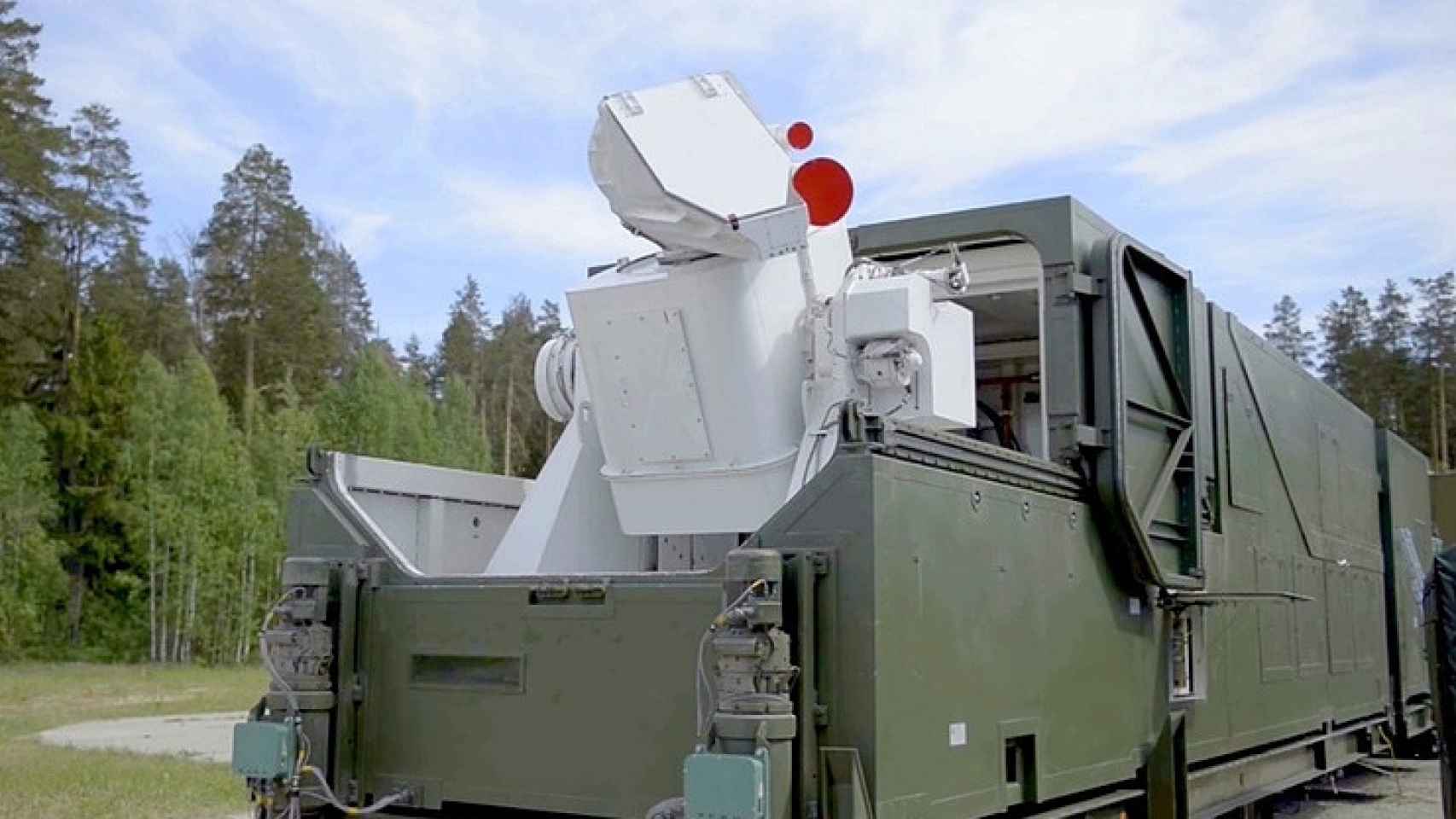 Así es Zadira, el nuevo cañón láser que Rusia usa para quemar drones en pocos segundos thumbnail
