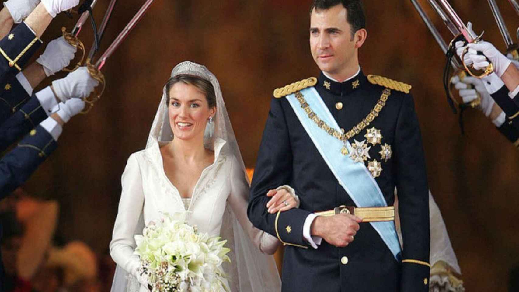 El vestido de novia de la reina Letizia, el más austero de toda la realeza  europea