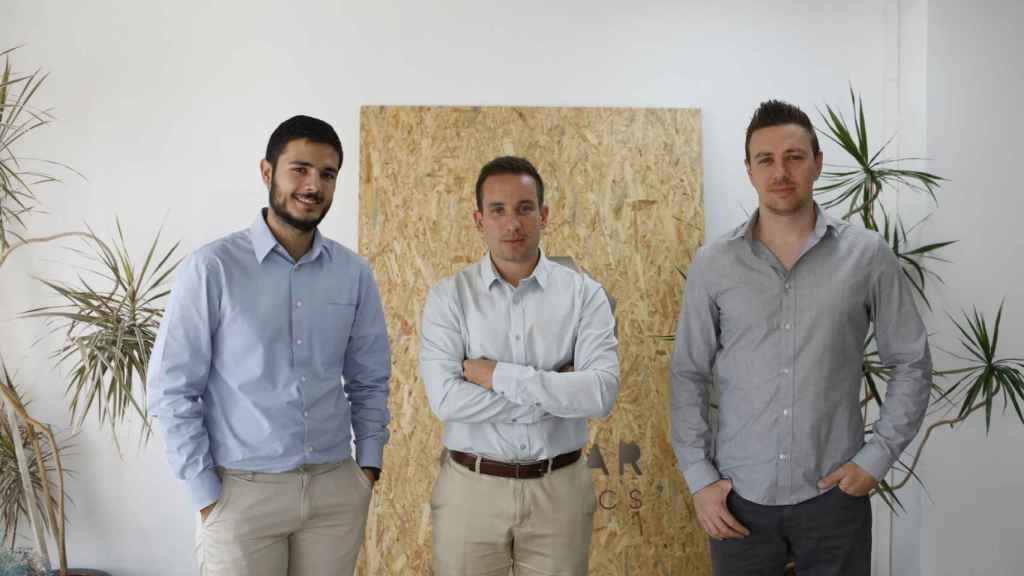 El fundador, Javier Ortizá (centro) y sus socios Pedro Cuenca y Mike Galeck.