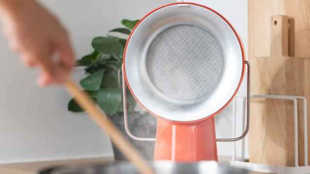 El ingenioso invento portátil que elimina la grasa, el humo y los olores mientras cocinas