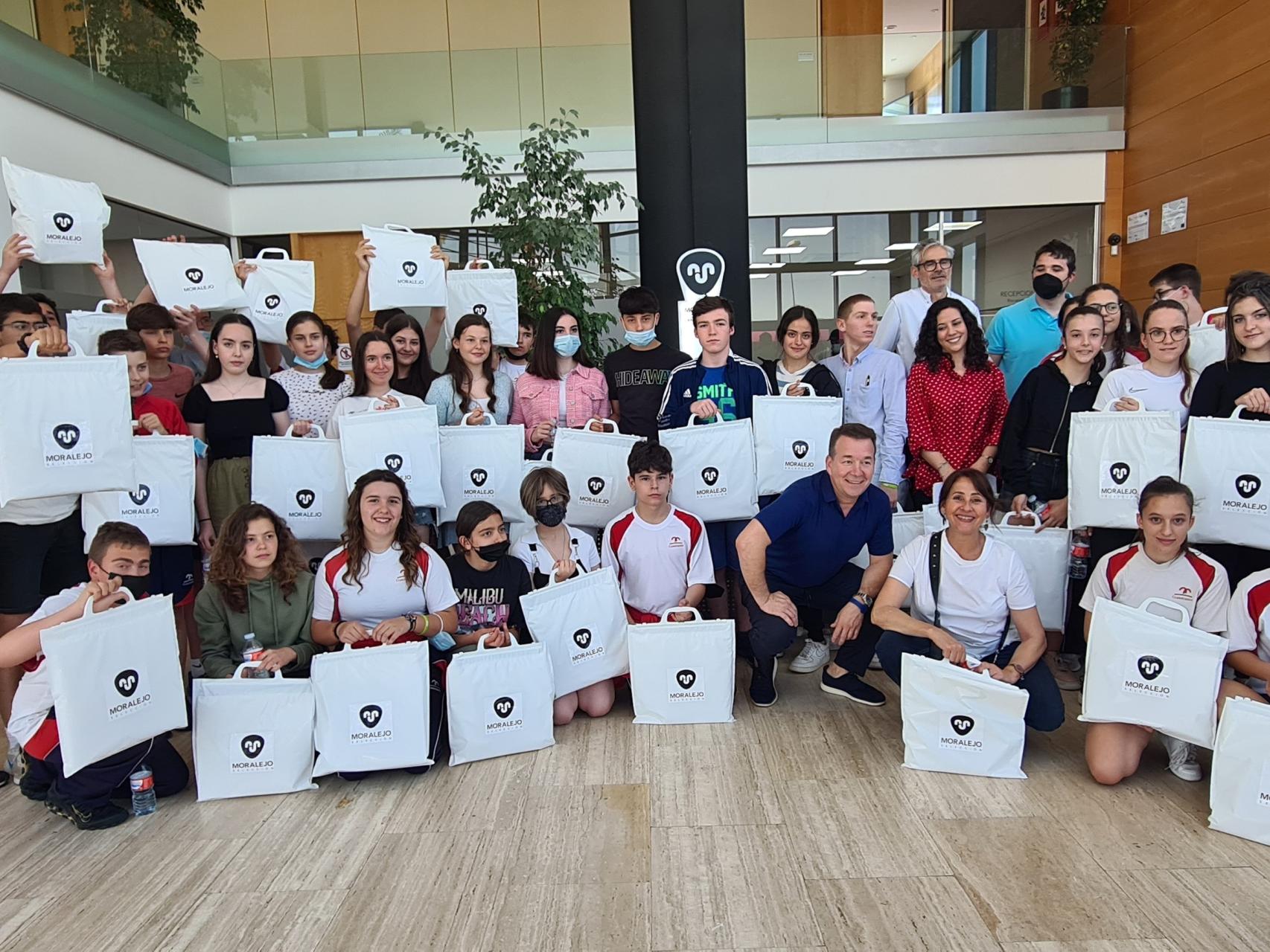 Algunos de los estudiantes participantes en el programa 'Empresa familiar en las aulas'.