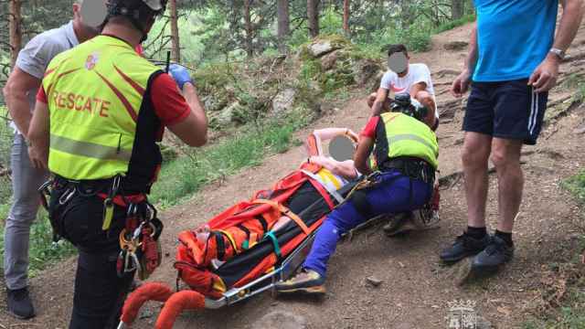 Espectacular rescate de una mujer que se rompió una pierna mientras hacía la ruta del Chorro Grande