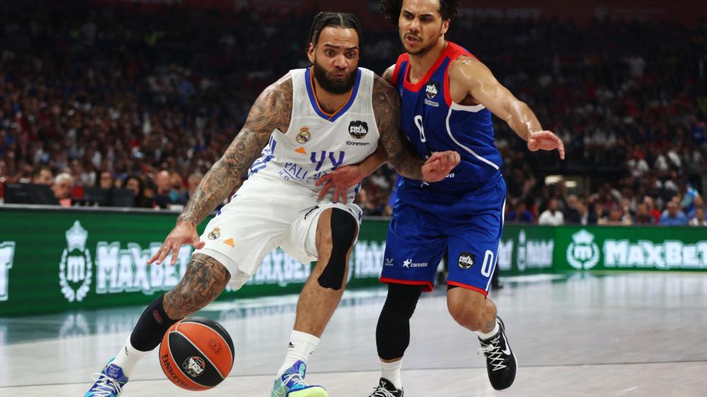 Jeff Taylor le gana una acción Shane Larkin