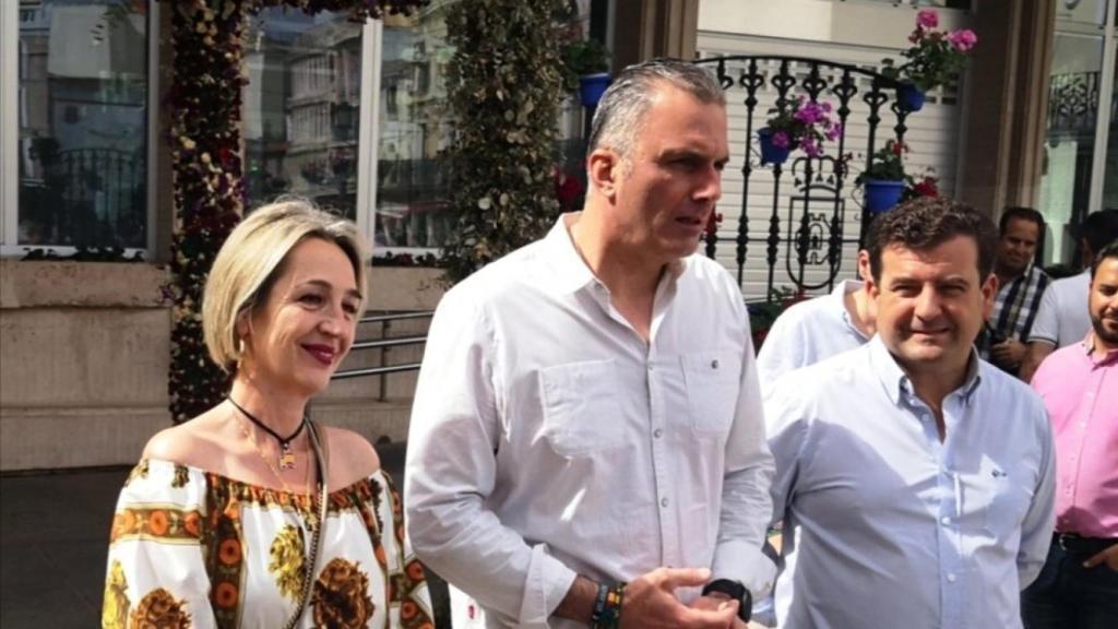 Ortega Smith flanqueado por Inés Cañizares y Ricardo Chamorro, el fin de semana pasado en Ciudad Real.