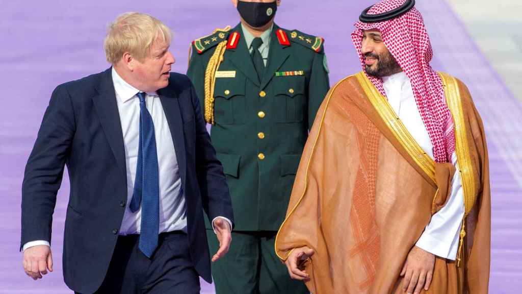 Boris Johnson y el príncipe heredero de Arabia Saudí, Mohammed Bin Salman.