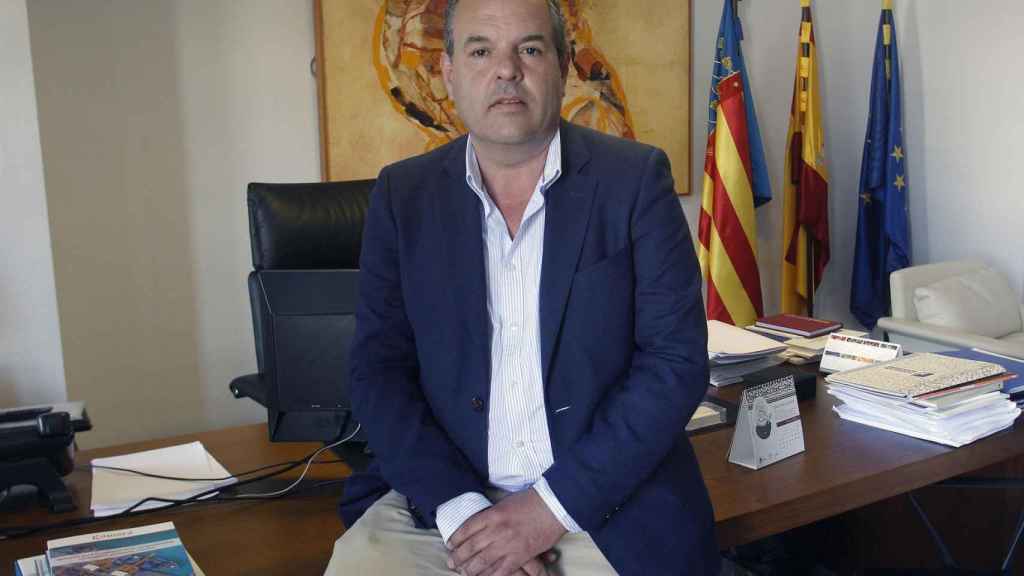 El recién elegido presidente de la Cámara de Comercio de Alicante, Carlos Baño, durante la entrevista concedida a EFE.