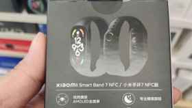 Las especificaciones de la Xiaomi Smart Band 7 se ven en las imágenes de su caja