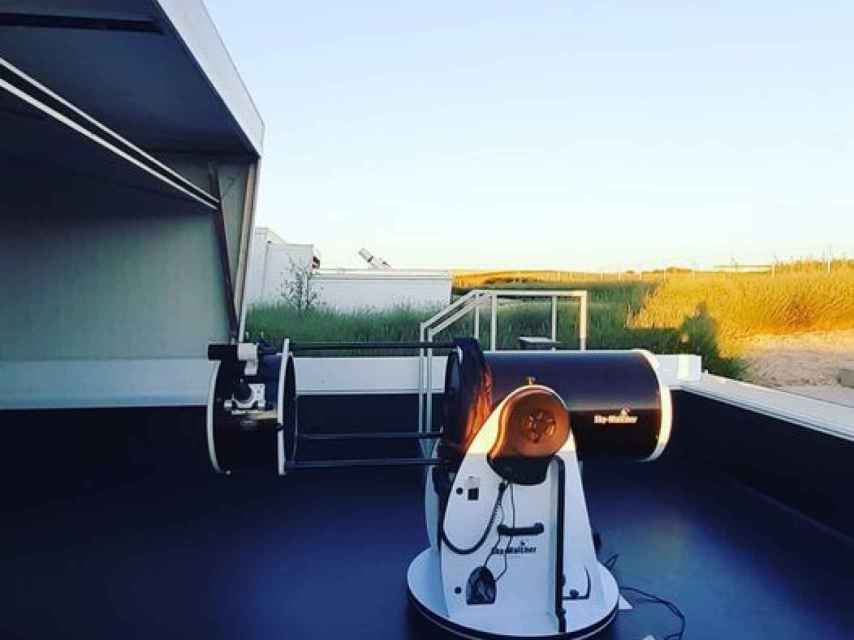 El centro Astronómico cuenta con dos telescopios especiales para la observación de los cuerpos celestes