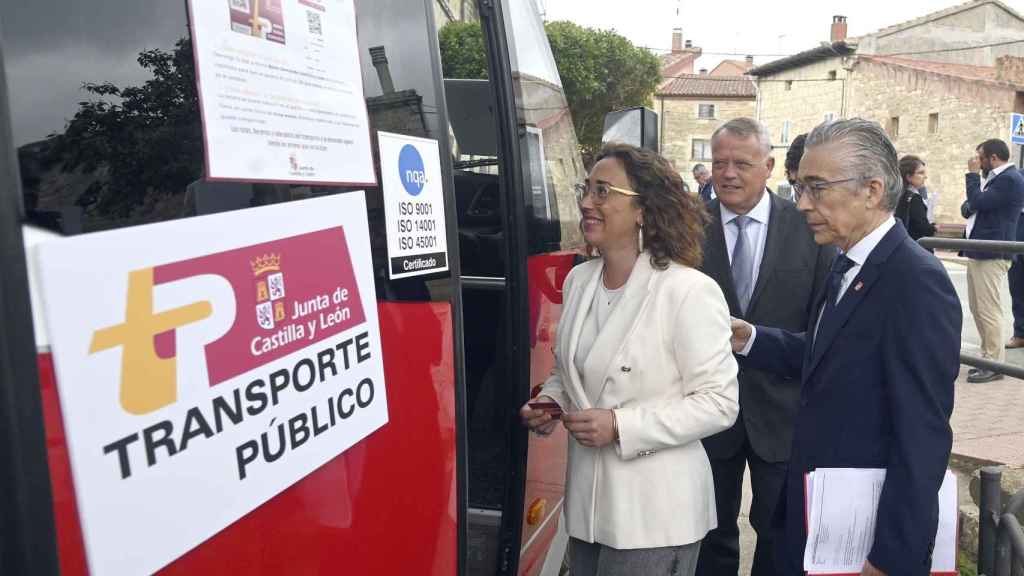 María González Corral en Rubena para presentar la implantación del bono rural de transporte a la demanda gratuito en seis ZBS del norte de Burgos.