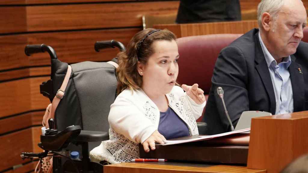 La procuradora socialista Noelia Frutos durante el Pleno de las Cortes