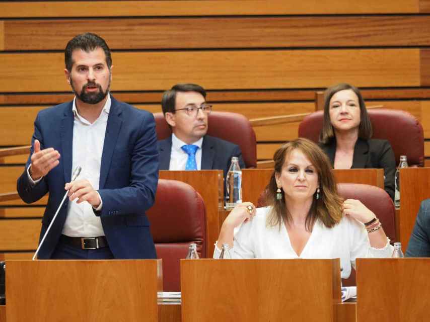 El líder socialista, Luis Tudanca, durante su intervención en el pleno de las Cortes, este martes.