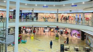 La francesa Carmila compra por 24,6 millones el centro comercial Rosaleda, en Málaga