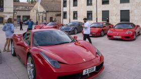 Visita de los ocho ferraris al Museo de Historia de la Automoción de Salamanca