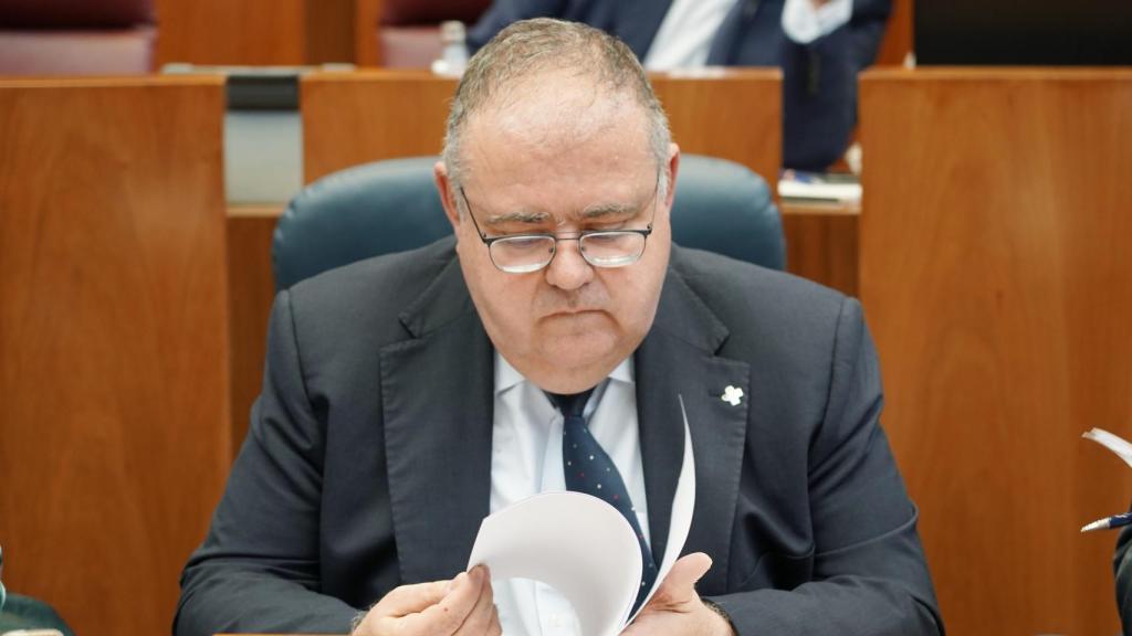 El consejero de Sanidad Alejandro Vázquez en el Pleno de las Cortes