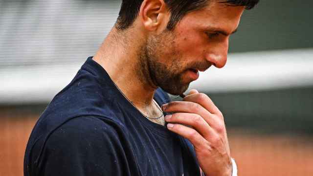 Novak Djokovic durante un entrenamiento en Roland Garros