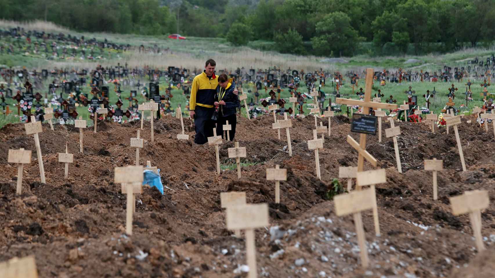 Guerra Ucrania - Rusia | Cementerio en Mariúpol